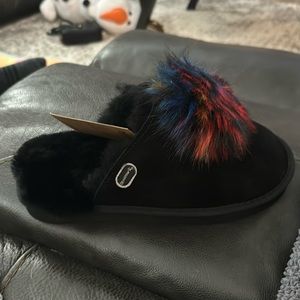 Bearpaw Alexia. Size 9. New in box